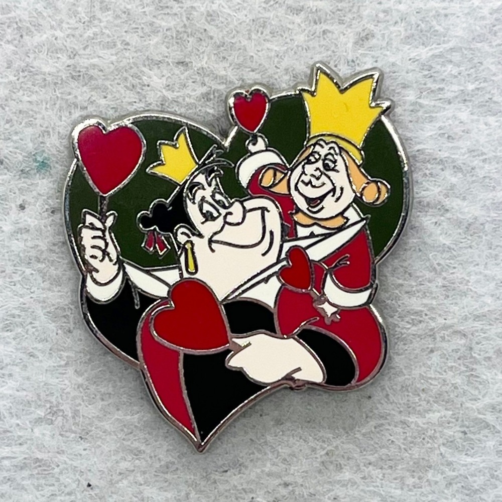 🔮 5/$25 Disney Alice in Wonderland King and Queen of Hearts Pin